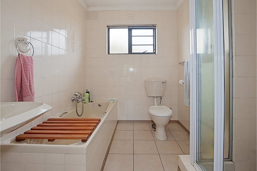 4 Bedroom Property for Sale in Welgelegen 3 Western Cape